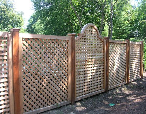 Деревянная шпалера забор