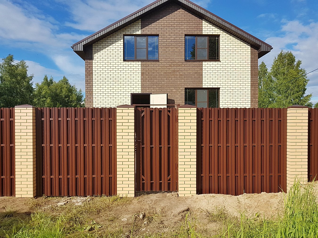 Имитация кирпичных столбов для забора - 96 фото