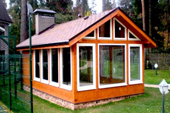 Стильные закрытые беседки