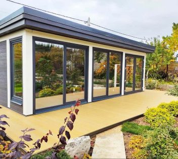 Беседка закрытая с остеклением 2611