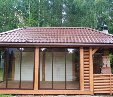 Беседка закрытая с остеклением и открытой зоной барбекю 2613 Беседка закрытая с остеклением и открытой зоной барбекю 2613