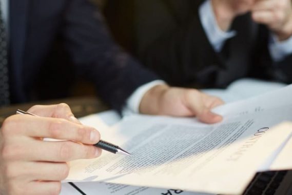 Суд обязал бизнесвумен выплатить клиентке 300 тысяч за некачественную беседку