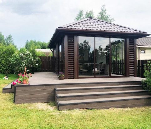 Беседка закрытая с остеклением и барбекю внутри 2614 Беседка закрытая с остеклением и барбекю внутри 2614