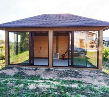 Беседка современная закрытая с остеклением 2615