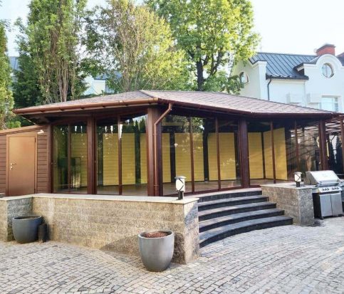 Большая закрытая беседка с раздвижными окнами 2619 Большая закрытая беседка с раздвижными окнами 2619